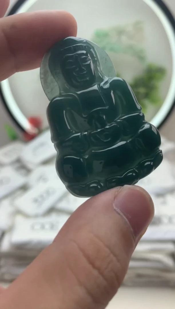 颈饰未镶嵌翡翠观音