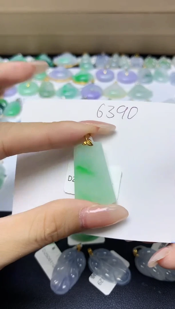 翡翠18K金镶嵌颈饰 天然缅甸翡翠A货