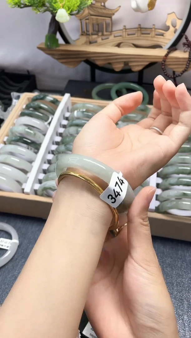 未镶嵌手镯石英质玉3474