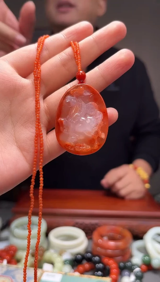 颈饰未镶嵌南红玛瑙吊坠
