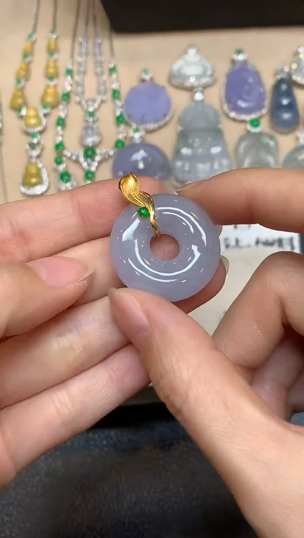 颈饰18K金镶嵌翡翠甜甜圈【无服务费