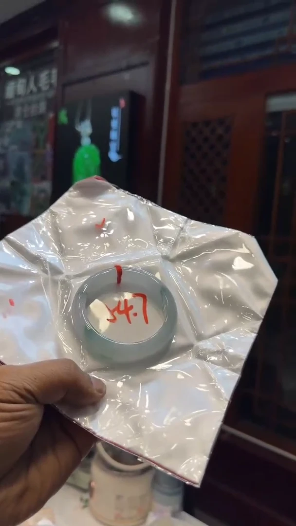 未镶嵌手镯翡翠手镯包容价