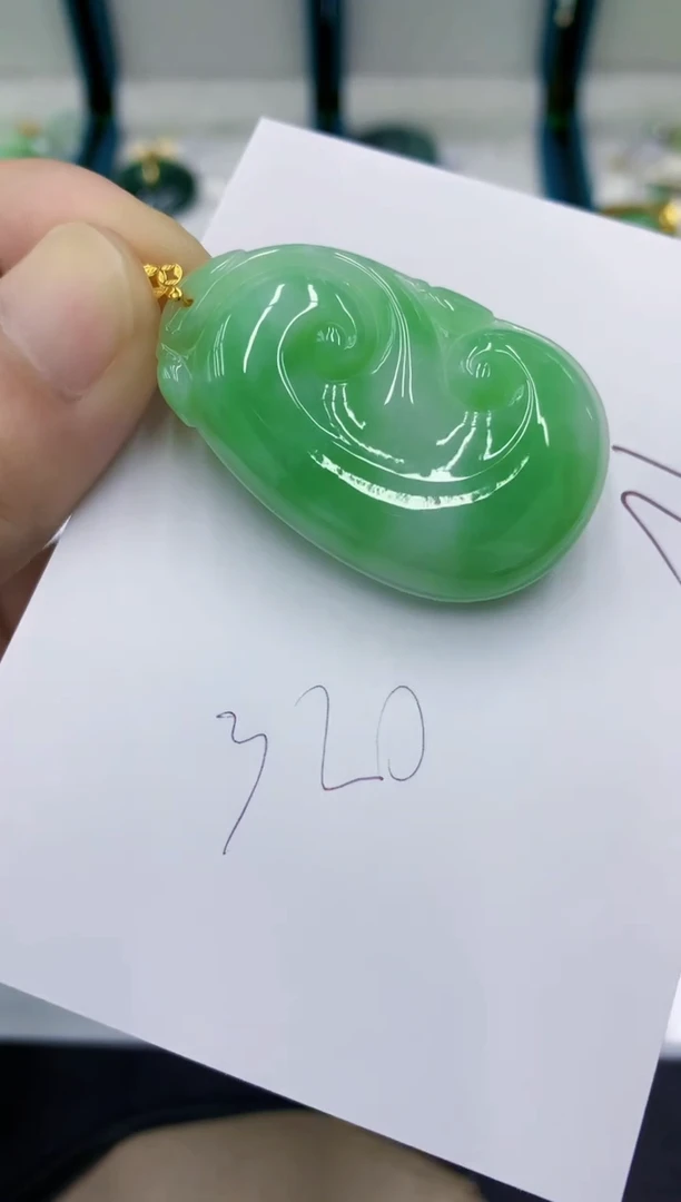 颈饰18K金镶嵌翡翠翡翠