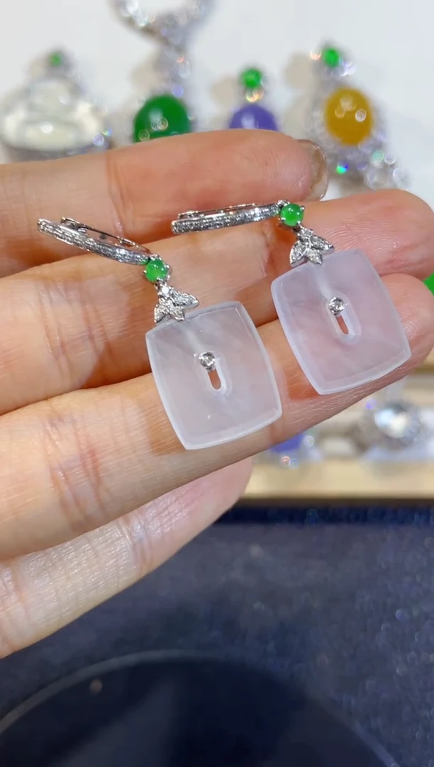 颈饰18K金镶嵌翡翠团购49