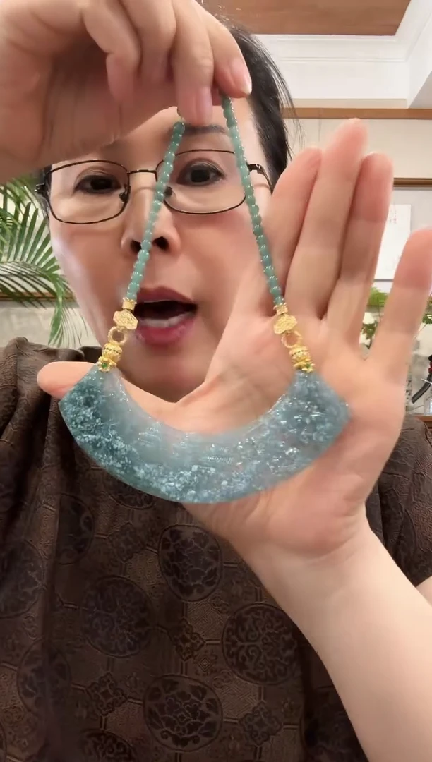 翡翠未镶嵌颈饰国风