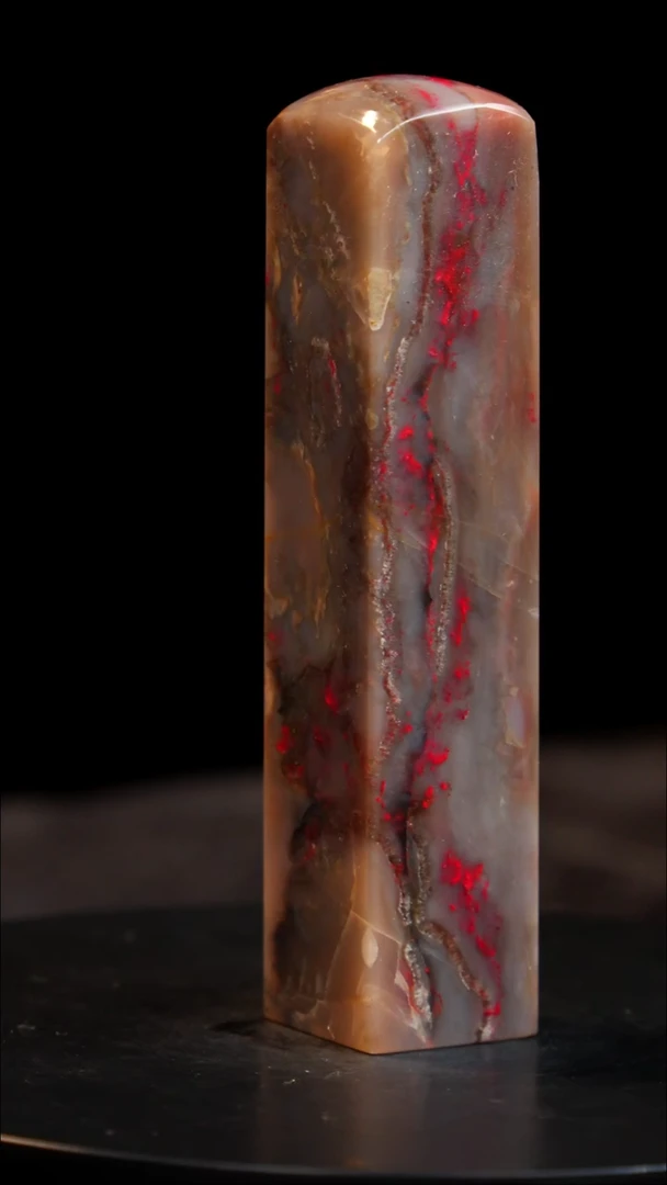 鸡血石牛角冻鸡血石