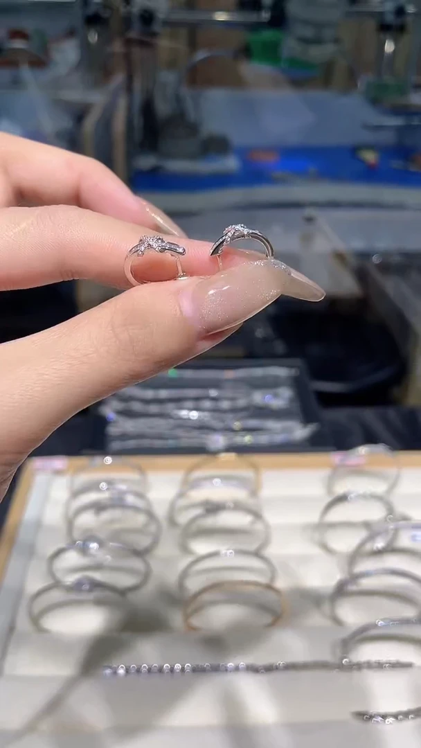 耳饰18K金镶嵌钻石YR