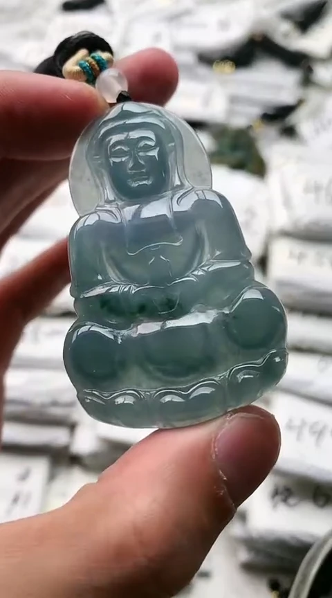 翡翠未镶嵌颈饰观音