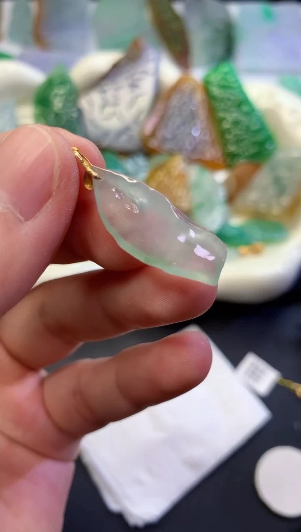 翡翠18K金镶嵌吊坠(不含链)14