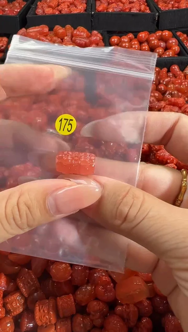 颈饰未镶嵌南红玛瑙1