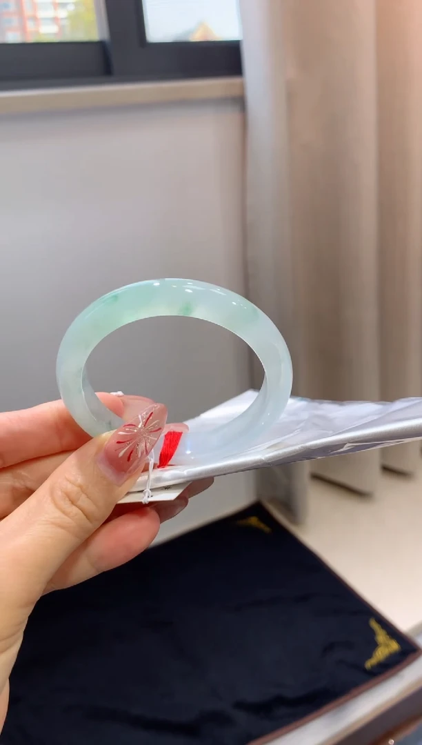 【闪购商品】翡翠手镯未镶嵌飘花