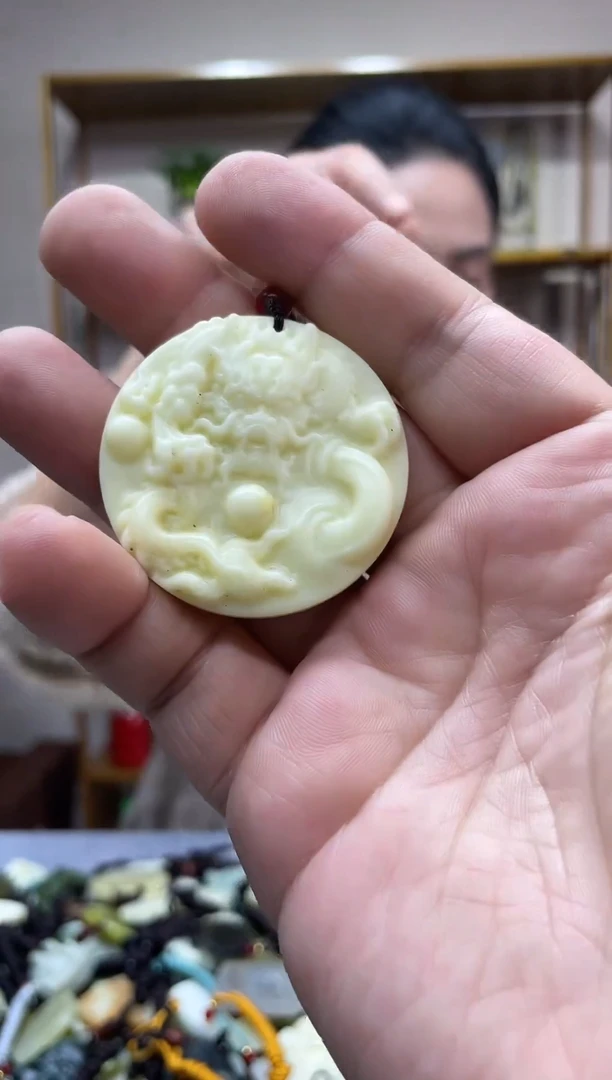 未镶嵌岫玉吊坠·