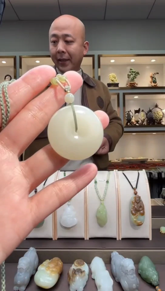 颈饰未镶嵌和田玉苏