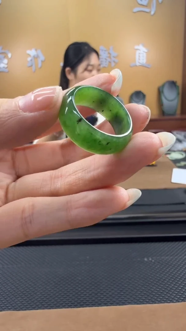 颈饰未镶嵌和田玉戒指19