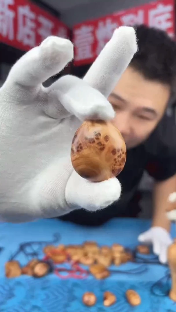 木质类太行崕柏瘤花黑金水滴吊坠