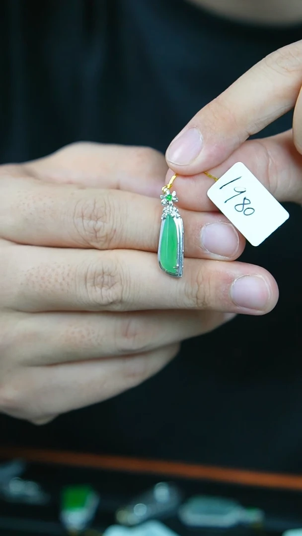 【闪购商品】翡翠颈饰18K金镶嵌吊坠新春福利价/GG/1