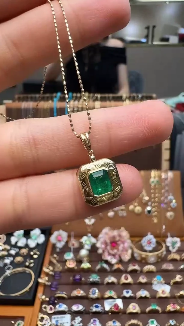 18K金镶嵌吊坠(不含链)祖母绿祖母绿