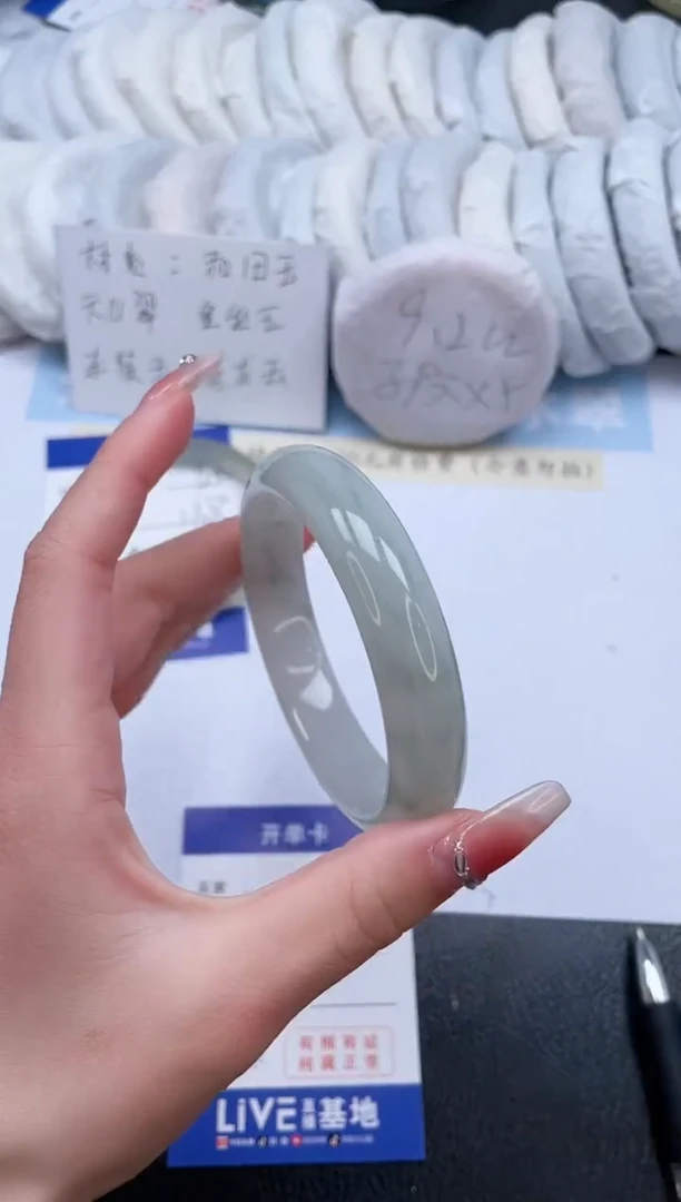 【闪购商品】石英质玉手镯未镶嵌T255-59.2