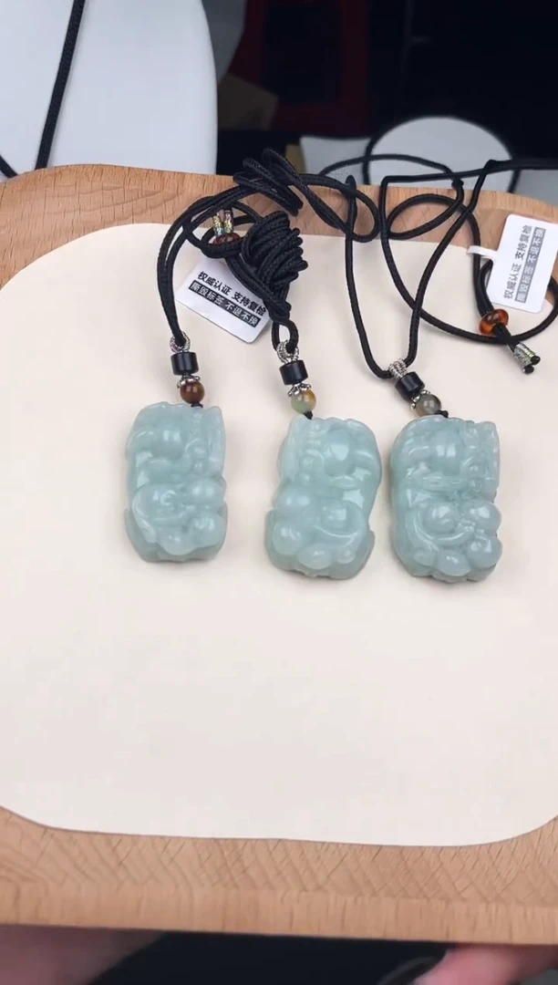 颈饰未镶嵌翡翠Y5A082绿貔貅（单件）+送同款绳子（多样性发其一）