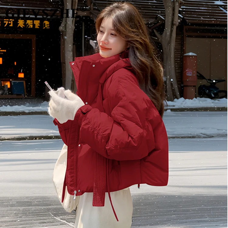 纪诗哲红色短款羽绒服女2025新款小个子独特超好看洋气面包服外套