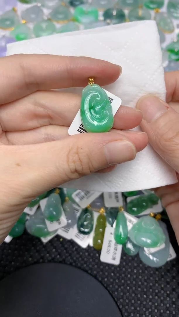 颈饰18K金镶嵌翡翠111111111