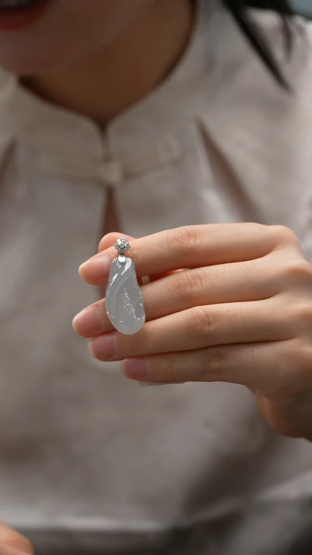 颈饰18K金镶嵌翡翠悟道