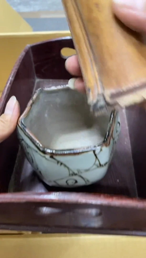 荆**君中古商品瑕疵杯碟