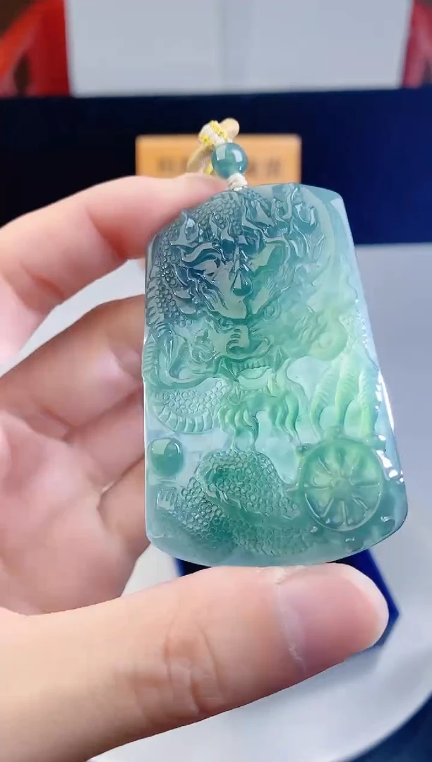 颈饰未镶嵌翡翠·