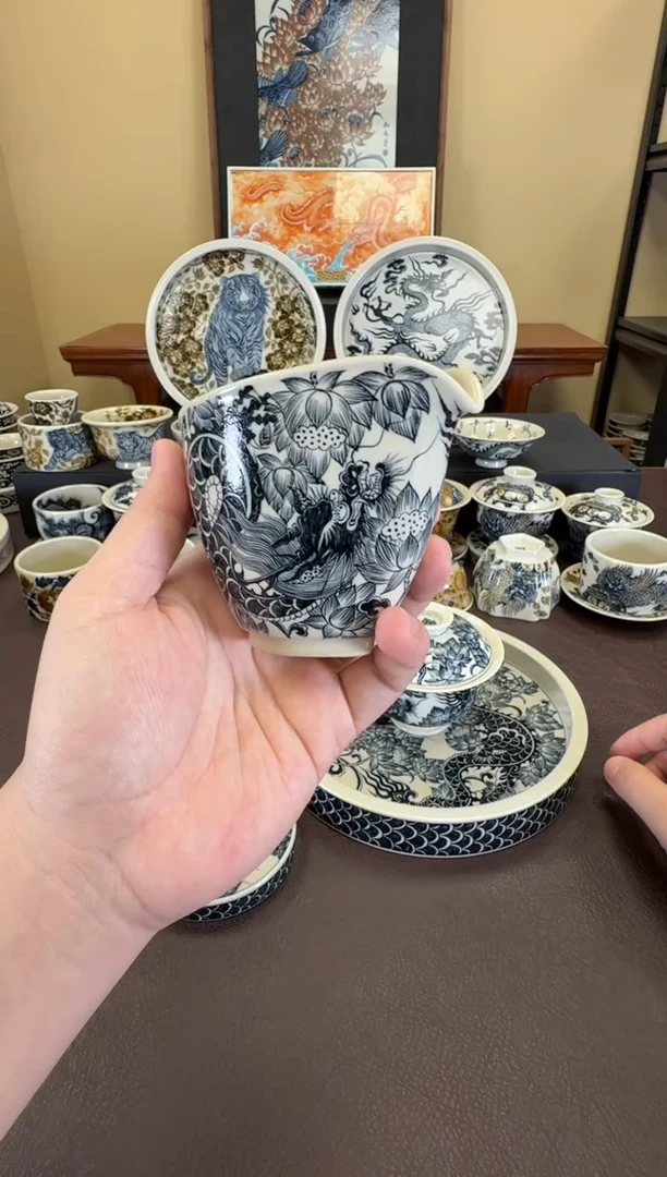 二号釉穿花龙纹公道杯