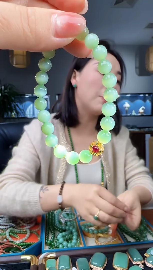 18K金镶嵌手链和田玉1