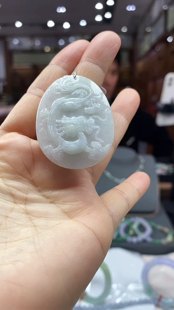 颈饰未镶嵌翡翠龙牌