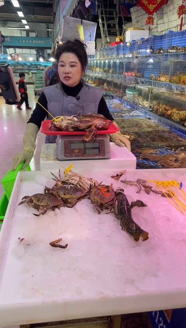 中国大陆断氧面包蟹2只，2.2斤