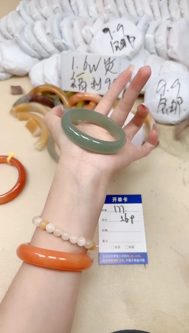 未镶嵌手镯石英质玉177/56.9