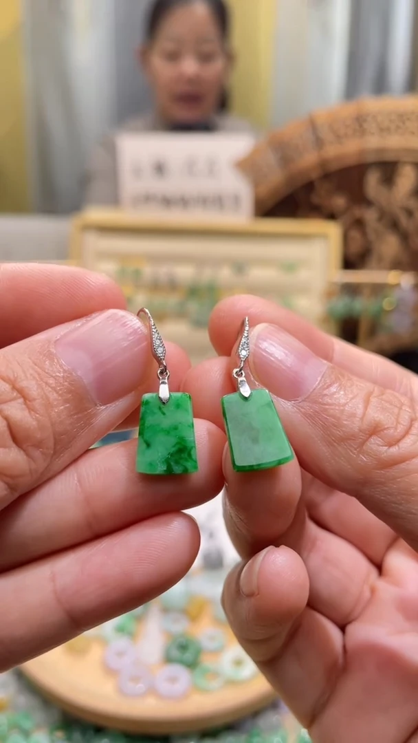 颈饰未镶嵌翡翠无事牌耳钩一对