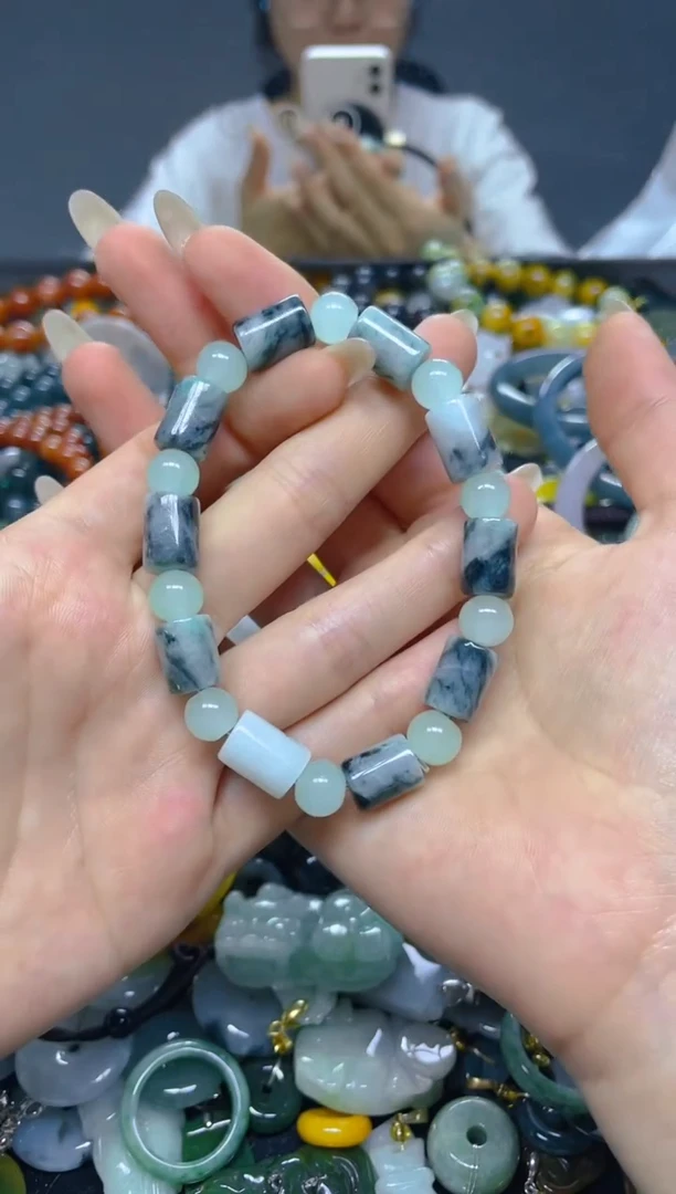 颈饰未镶嵌翡翠8MM/ C /翡翠A货，一件也是批发价