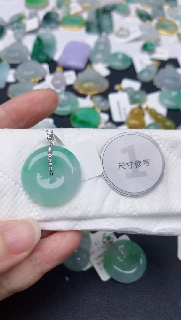 颈饰18K金镶嵌翡翠M***G天然缅甸A货翡翠