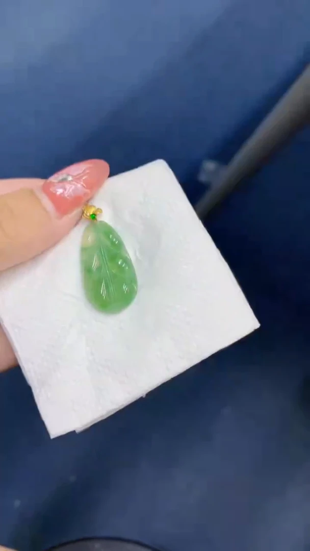 颈饰18K金镶嵌翡翠1