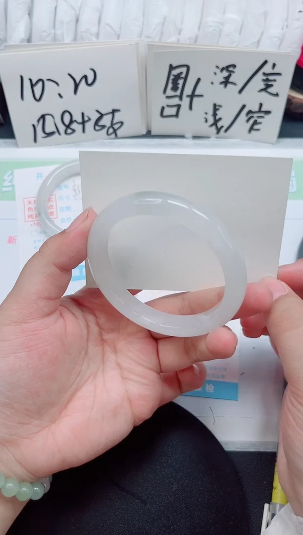 石英质玉手镯未镶嵌b116-圈口60.7