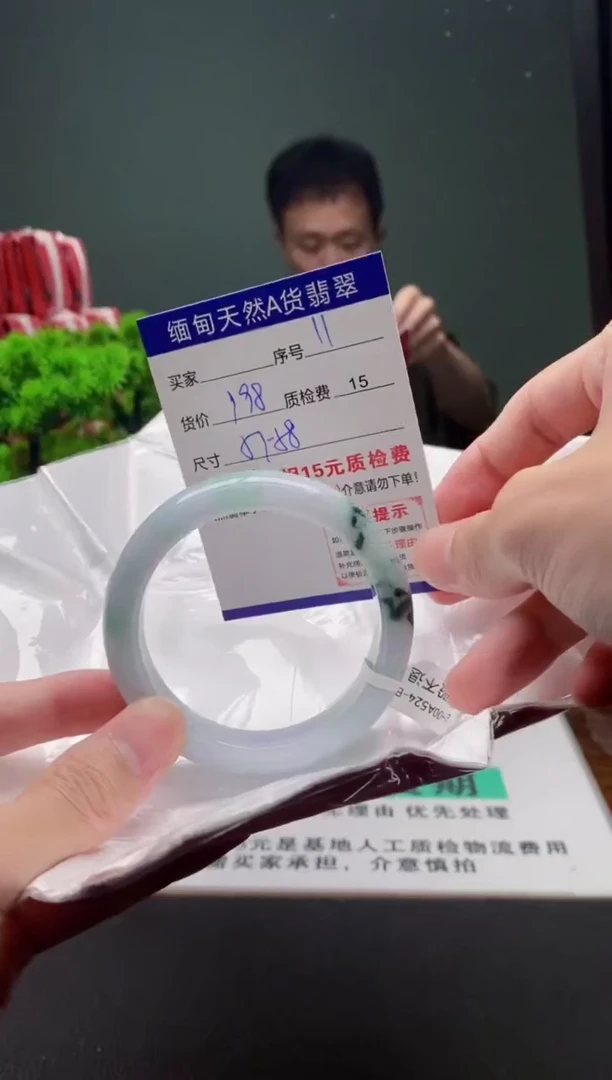 翡翠手镯未镶嵌11缅甸天然A货翡翠需包容瑕疵，介意慎拍