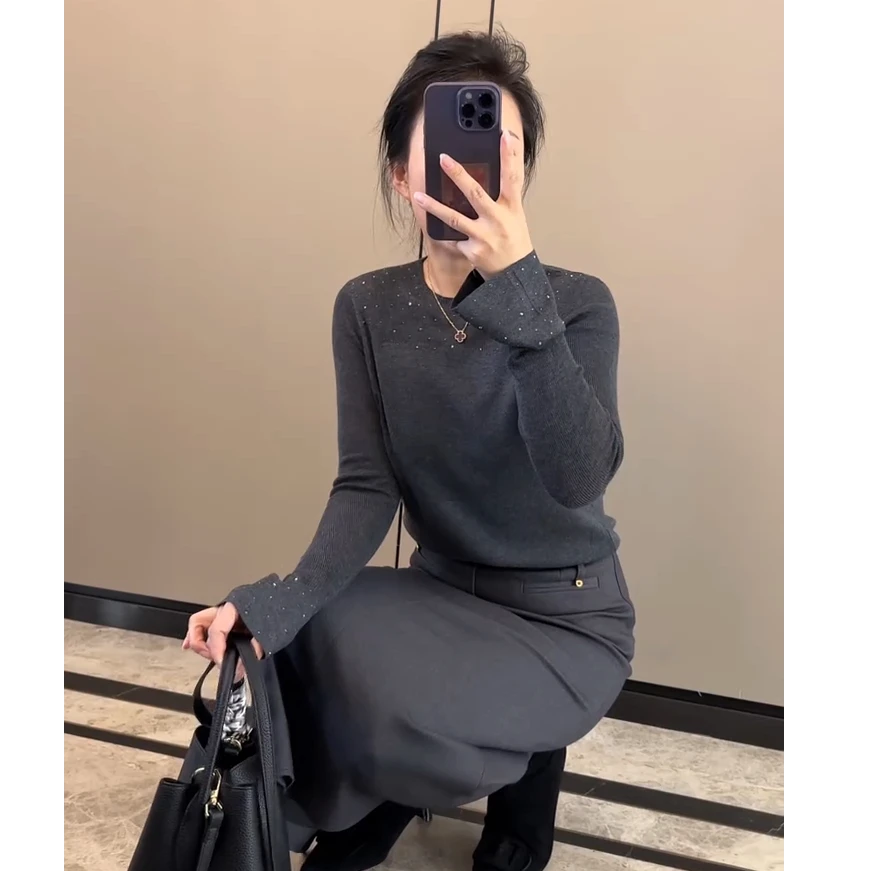 秋季超火流行穿搭ins风2025新款爆款气质高级感寸领散钻长袖上衣