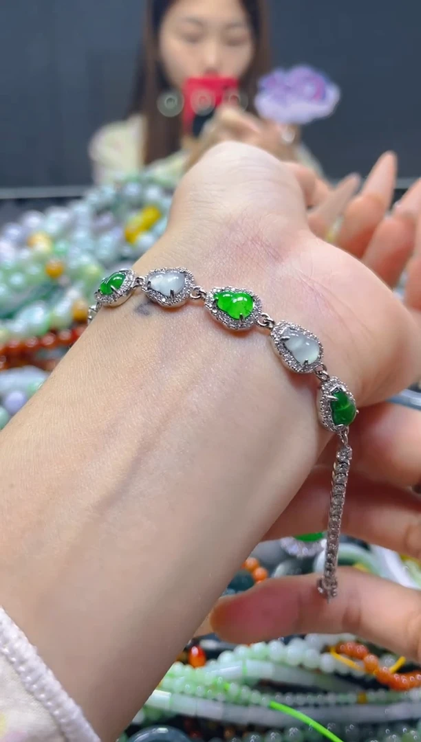 颈饰未镶嵌翡翠/L/翡翠A货，一件也是批发价