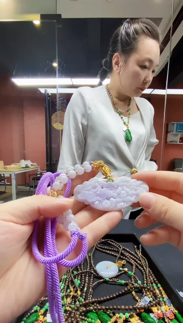 颈饰未镶嵌翡翠吊坠
