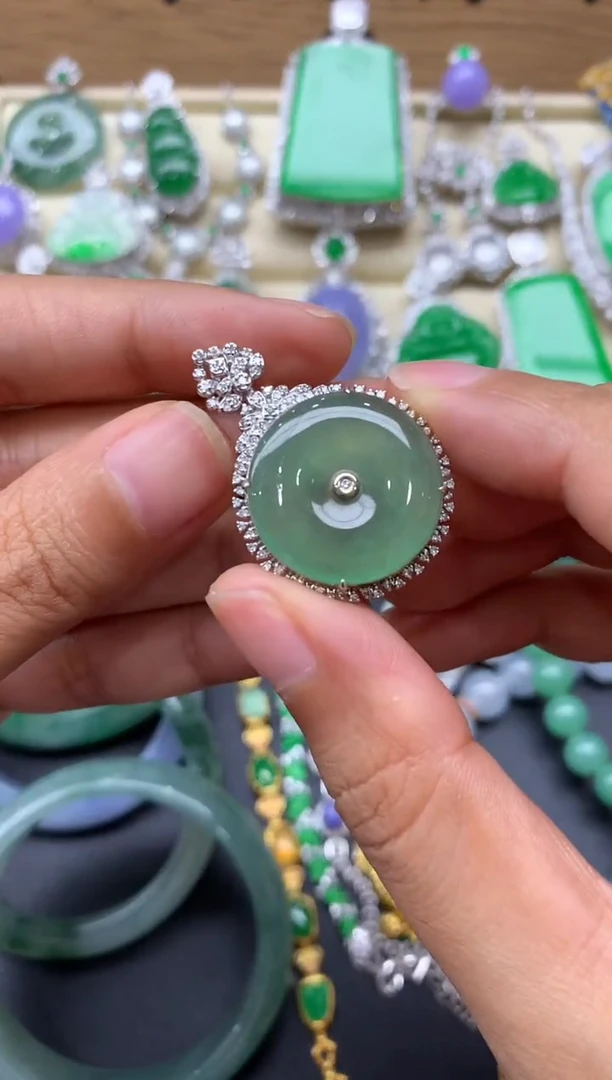 翡翠18K金镶嵌颈饰334-中国好珍宝