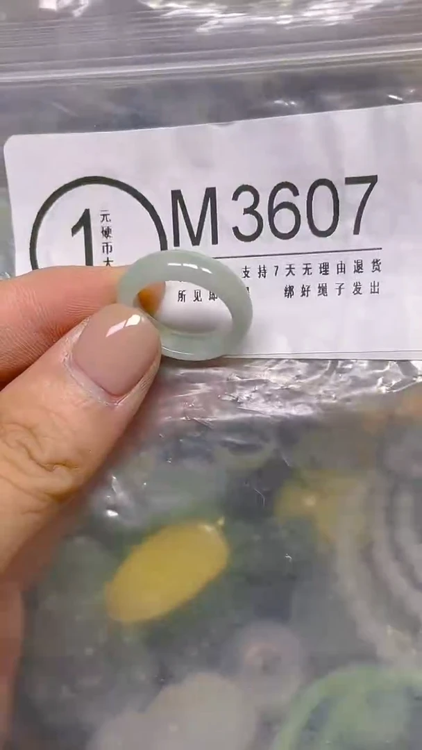 颈饰未镶嵌翡翠10/ M /翡翠A货，一件也是批发价