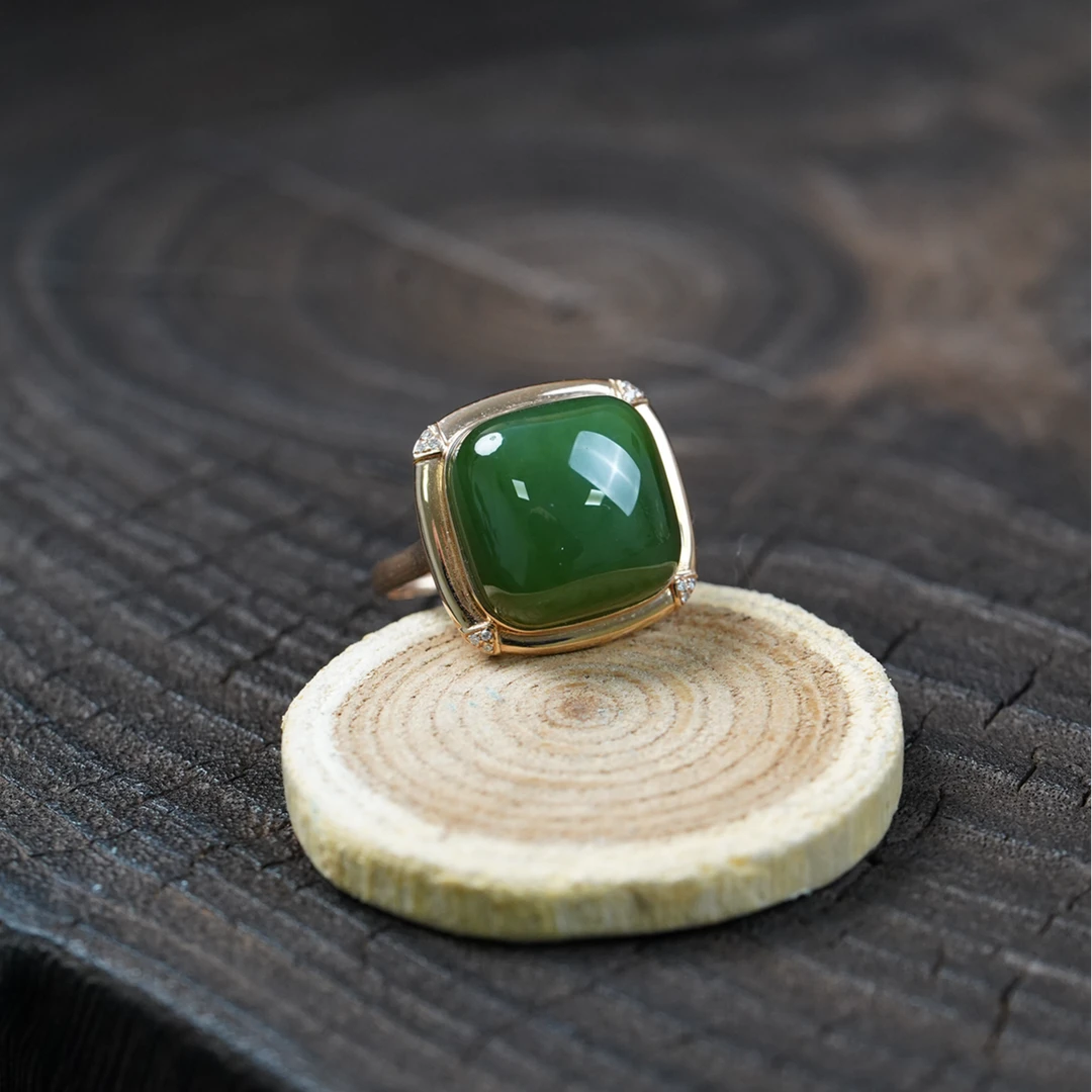 【石缘居珠宝】18K金镶嵌和田玉碧玉佩戴时尚大气款方糖戒指 C22-96