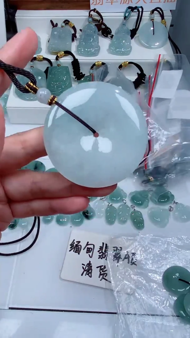颈饰未镶嵌翡翠吊坠