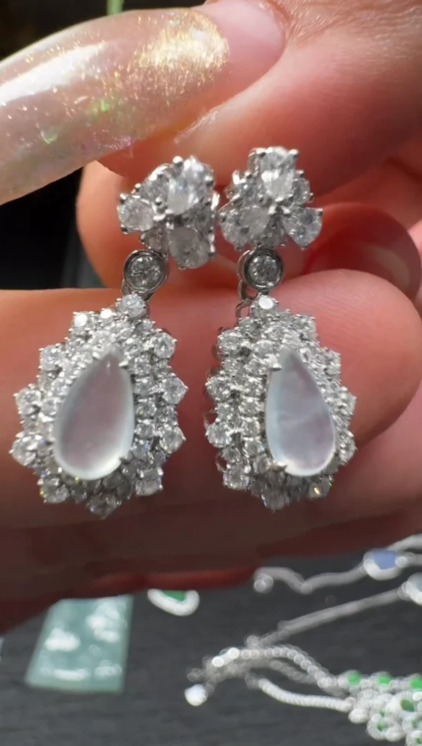 18K金镶嵌翡翠耳饰耳饰