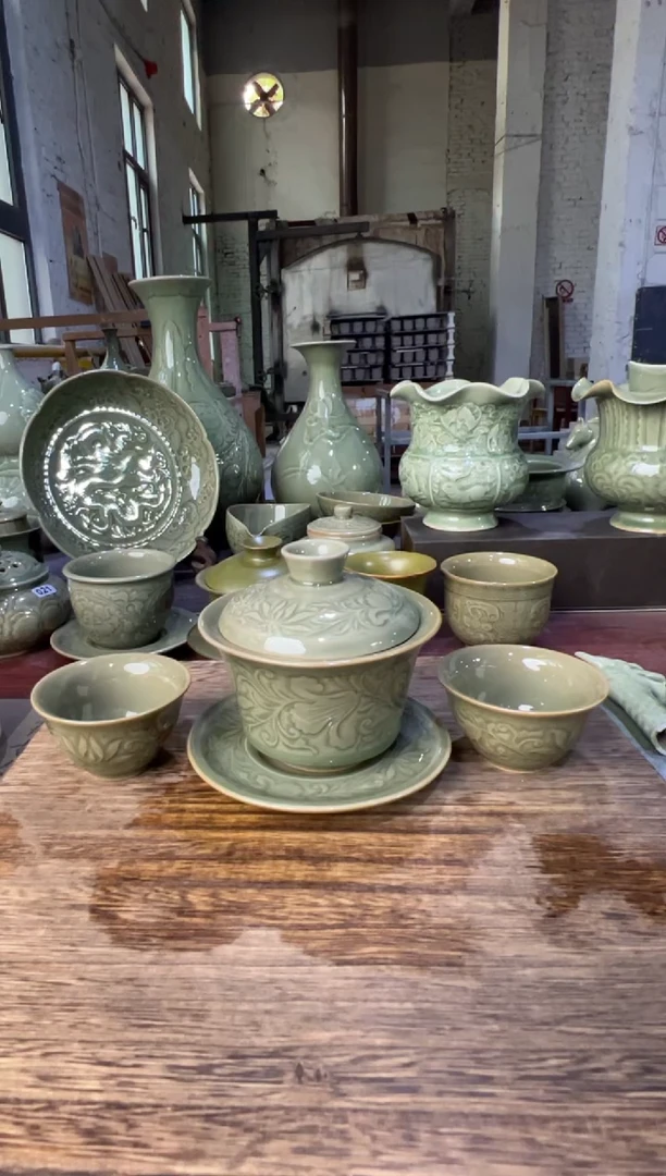 微瑕耀州窑莲纹三才盖碗+莲纹小杯2