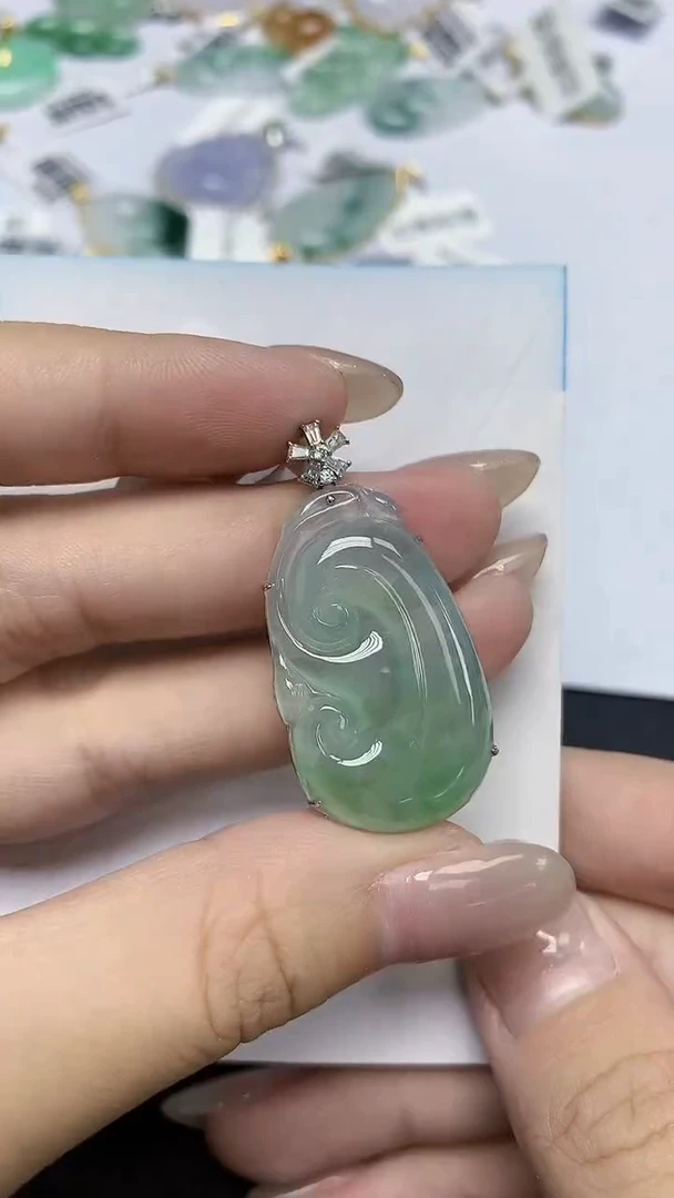 翡翠18K金镶嵌颈饰天然缅甸翡翠A货