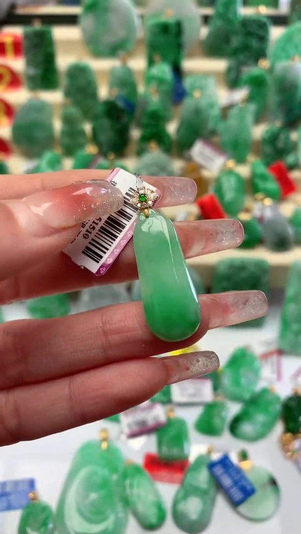 【闪购商品】翡翠颈饰18K金镶嵌挂件